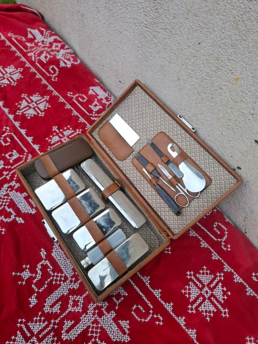 By post only vintage grooming kit - Image 2