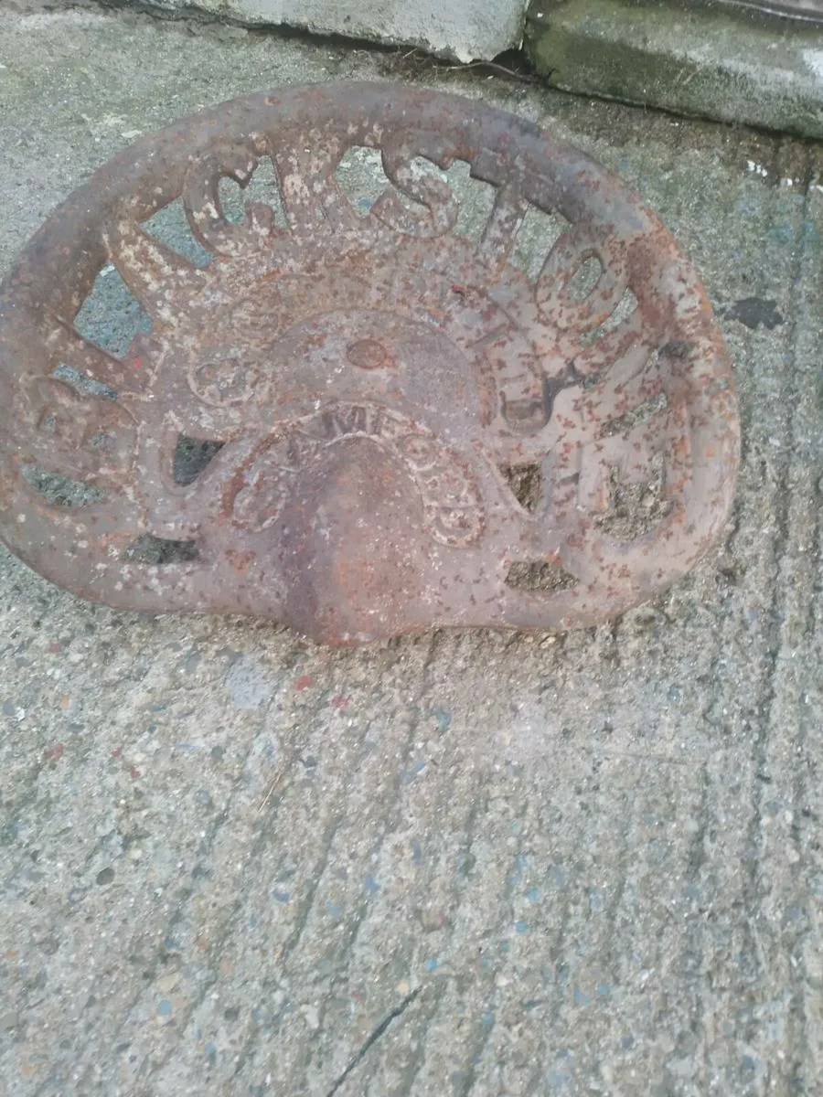 Old vintage cast iron seat - Image 2