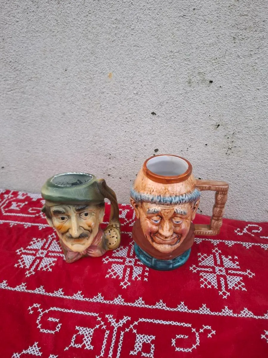 By post only figurative mugs - Image 1