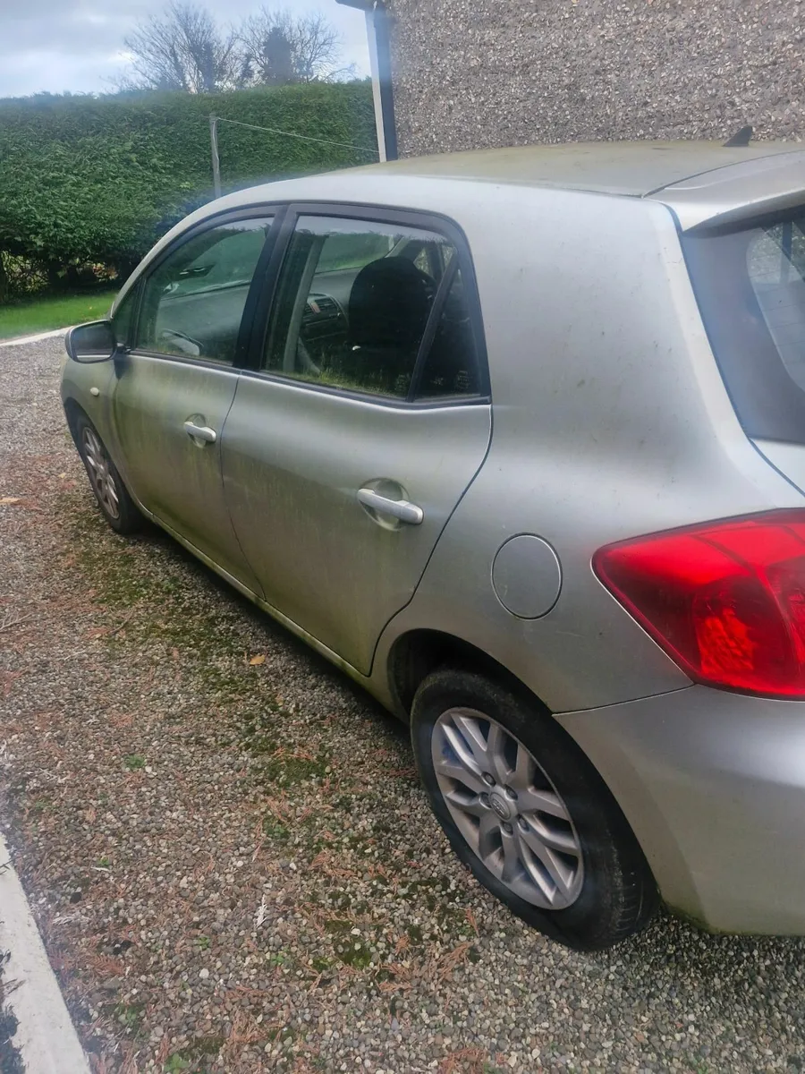 Toyota Auris 2008 - Image 2