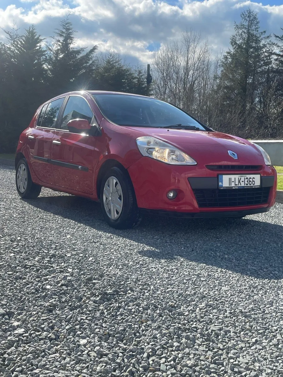 2011 Renault Clio - Image 1