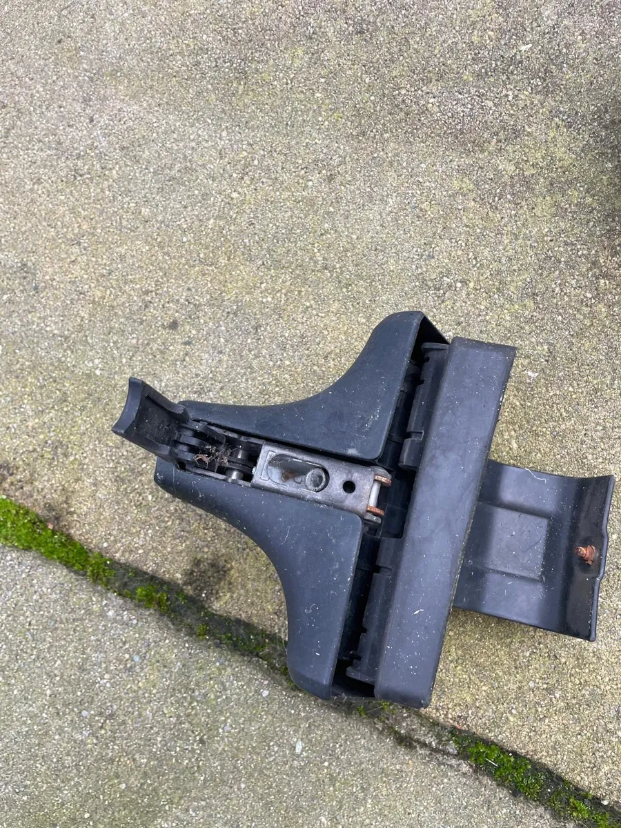 Thule roof rack feet - Image 2