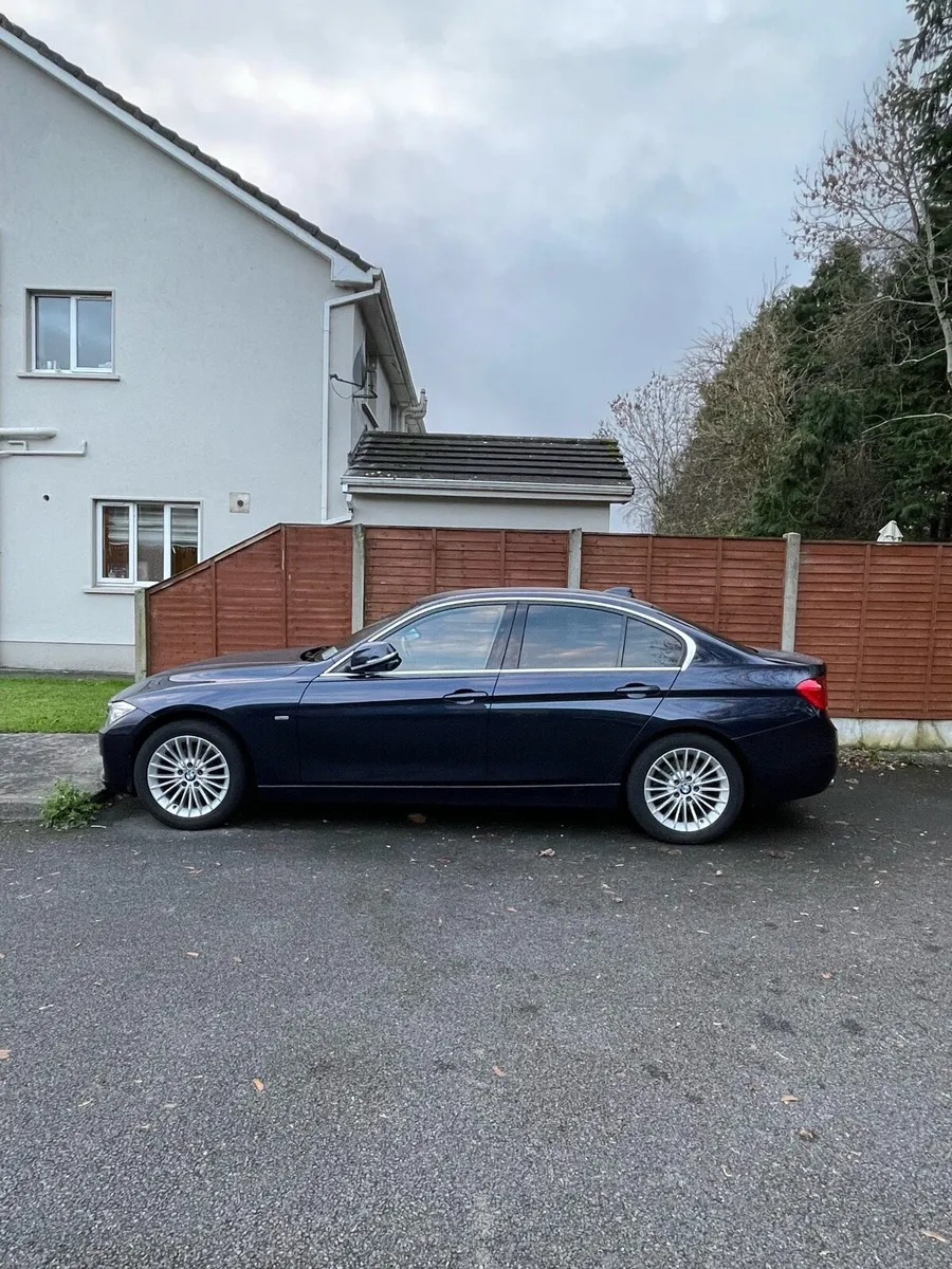 BMW 320D Automatic Luxury trim - Image 1