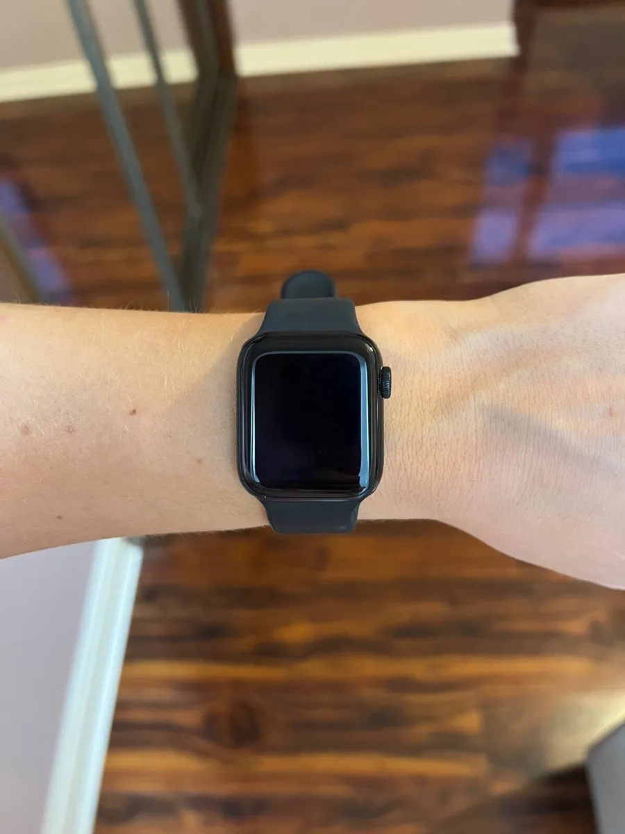 Apple Watch SE - Image 1