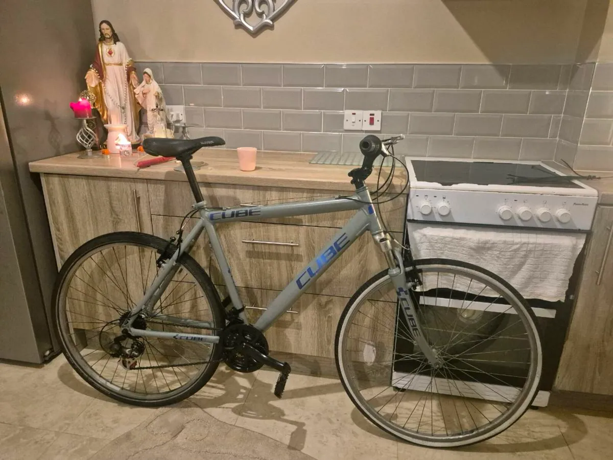 Adults Cube bike 20"frame fantastic condition - Image 1