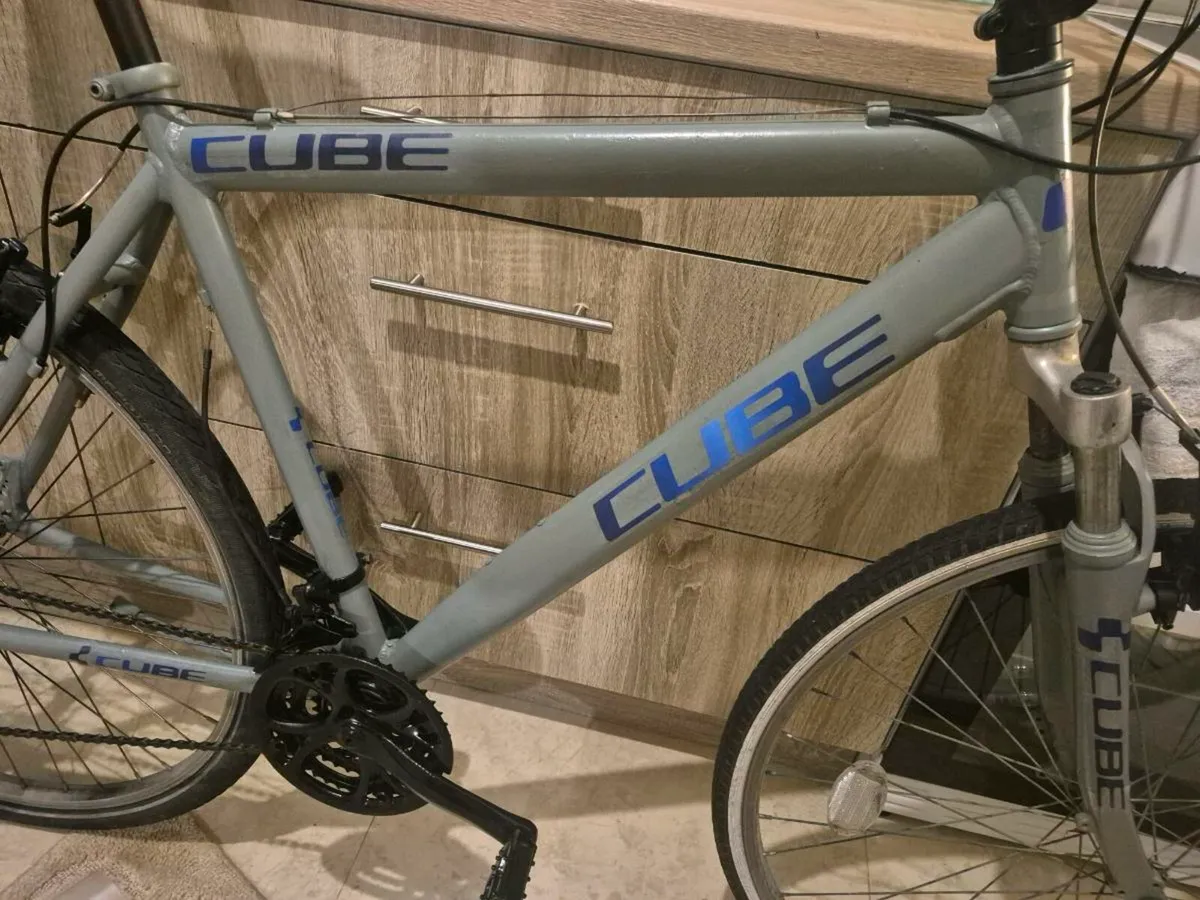 Adults Cube bike 20"frame fantastic condition - Image 4