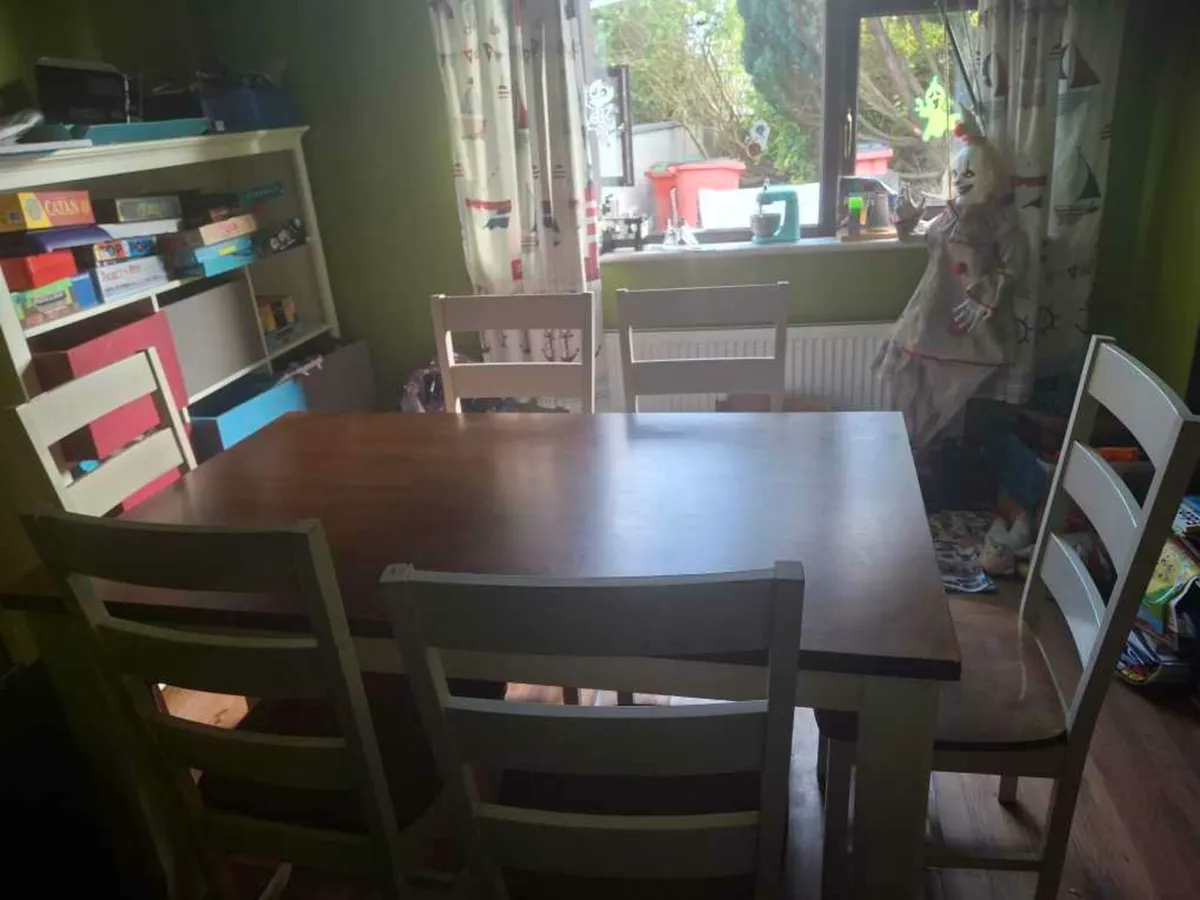 Dining table and chairs - Image 1
