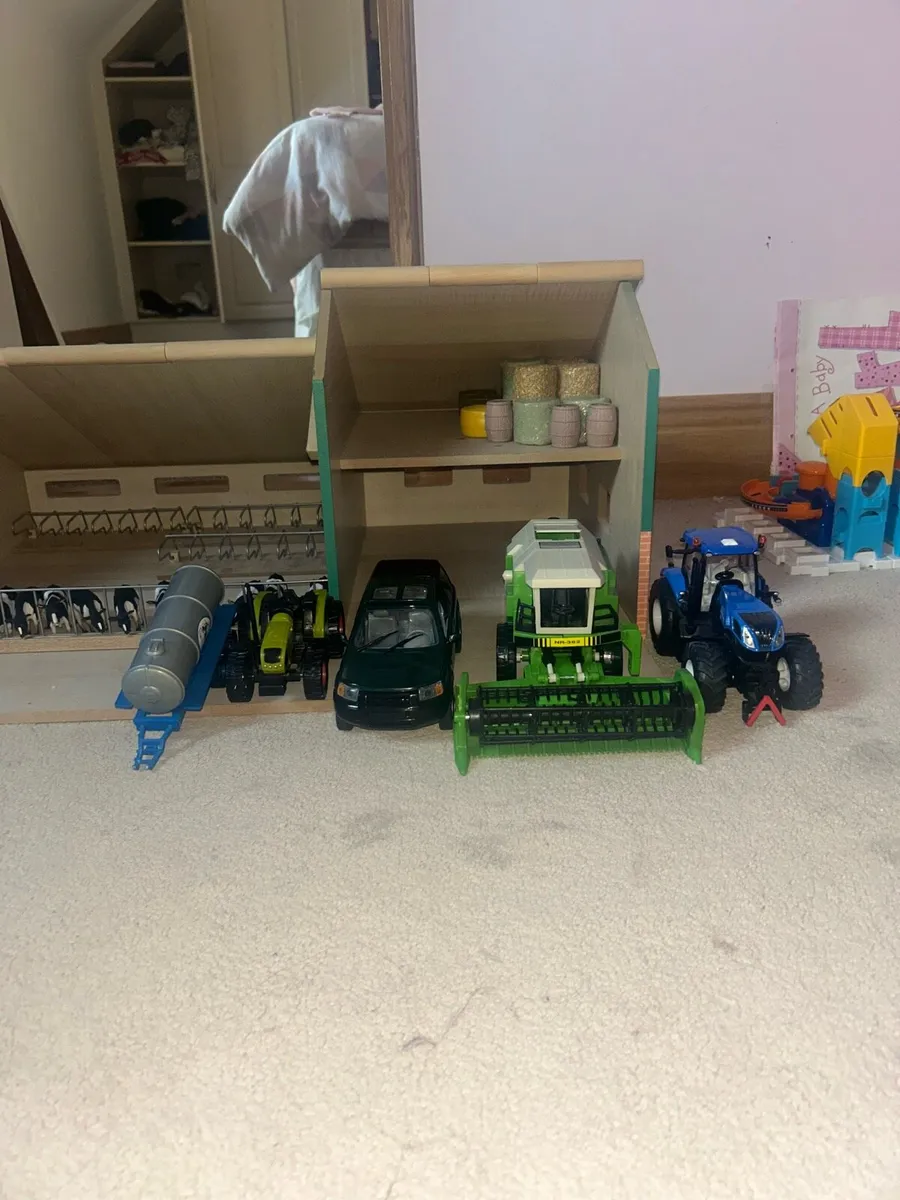 Farm and stables - Image 3