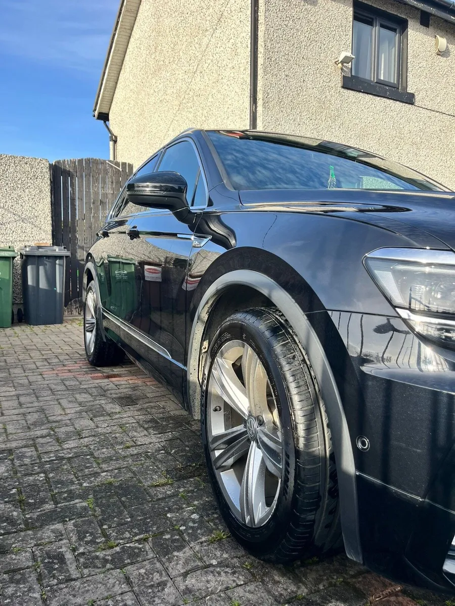 VW Tiguan R-Line 1.4 tsi w/Digital Cluster - Image 2