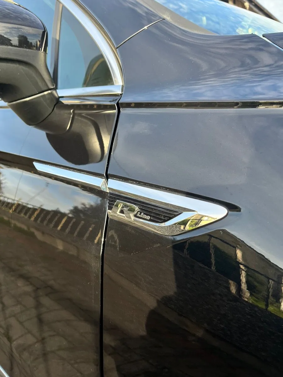 VW Tiguan R-Line 1.4 tsi w/Digital Cluster - Image 3