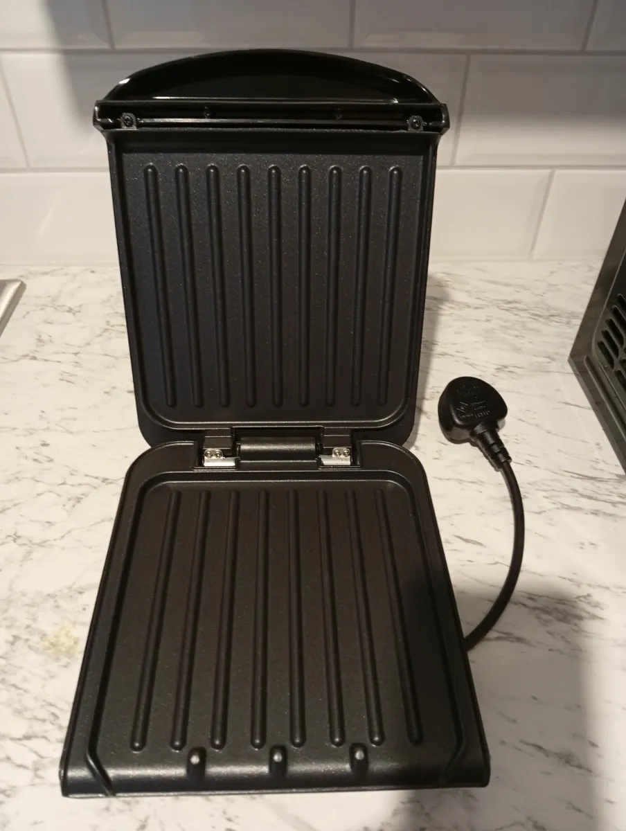 George Foreman Grill, New Condition - Image 3
