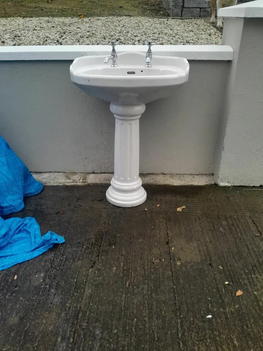 Jacuzzi  toilet  sink - Image 2