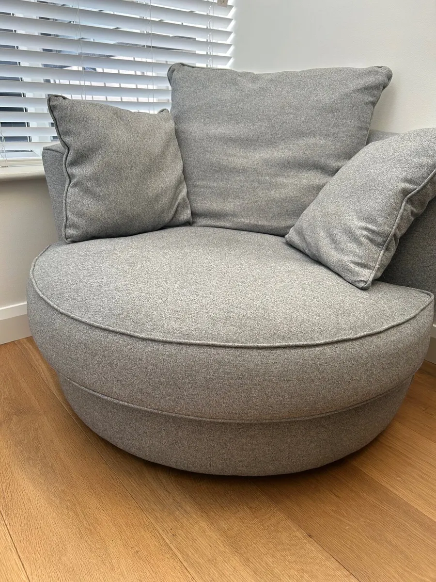 Fantasia Twister Love Seat - Image 1