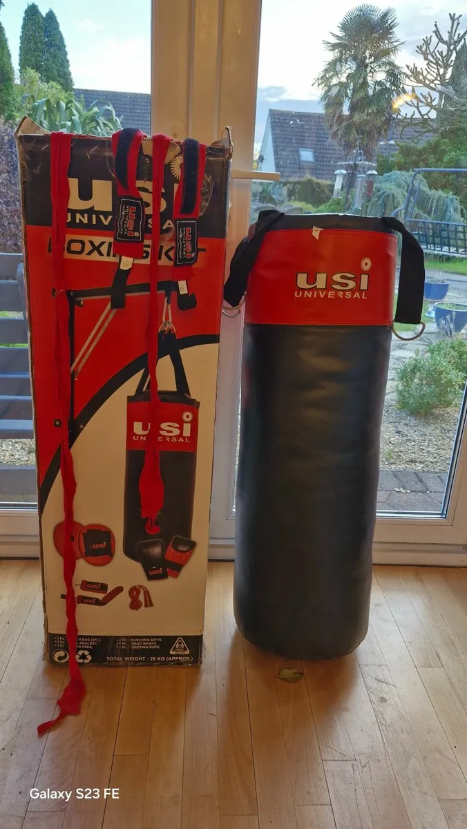Punch bag and accessories - Image 1