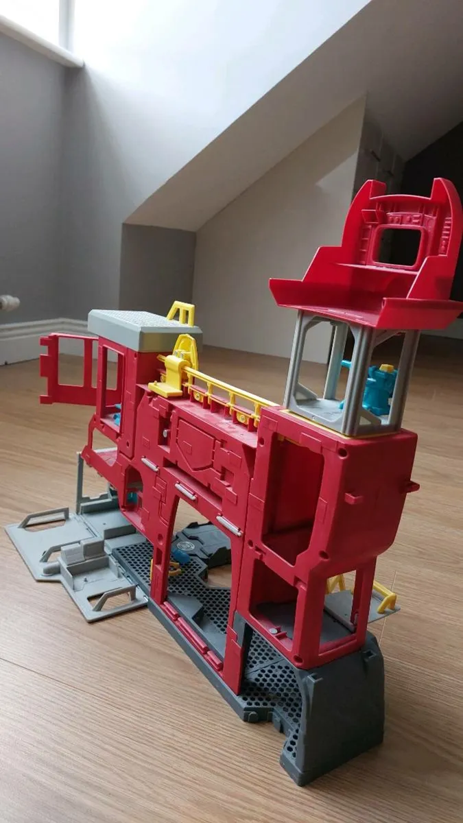Transformers Rescue Bots Firestation - Image 2