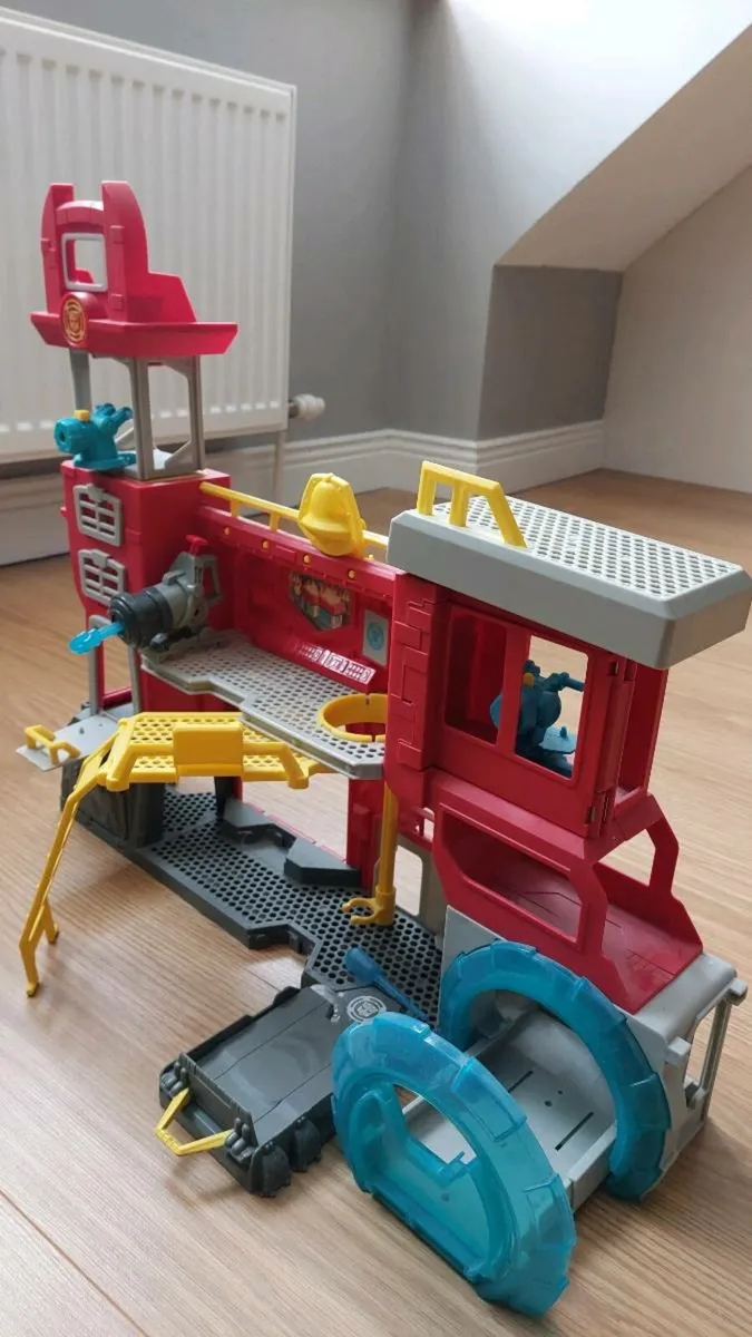 Transformers Rescue Bots Firestation - Image 4