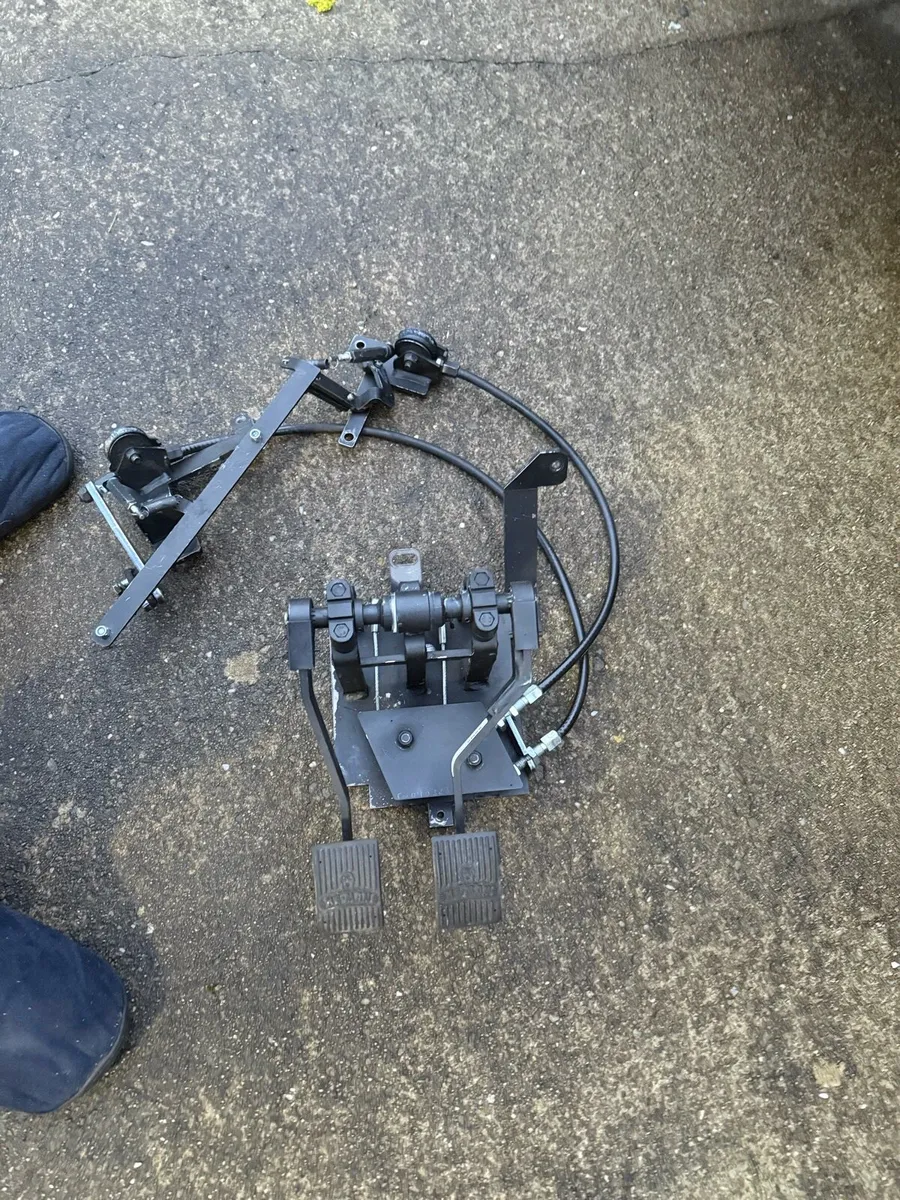 Hey man dual controls - Image 1