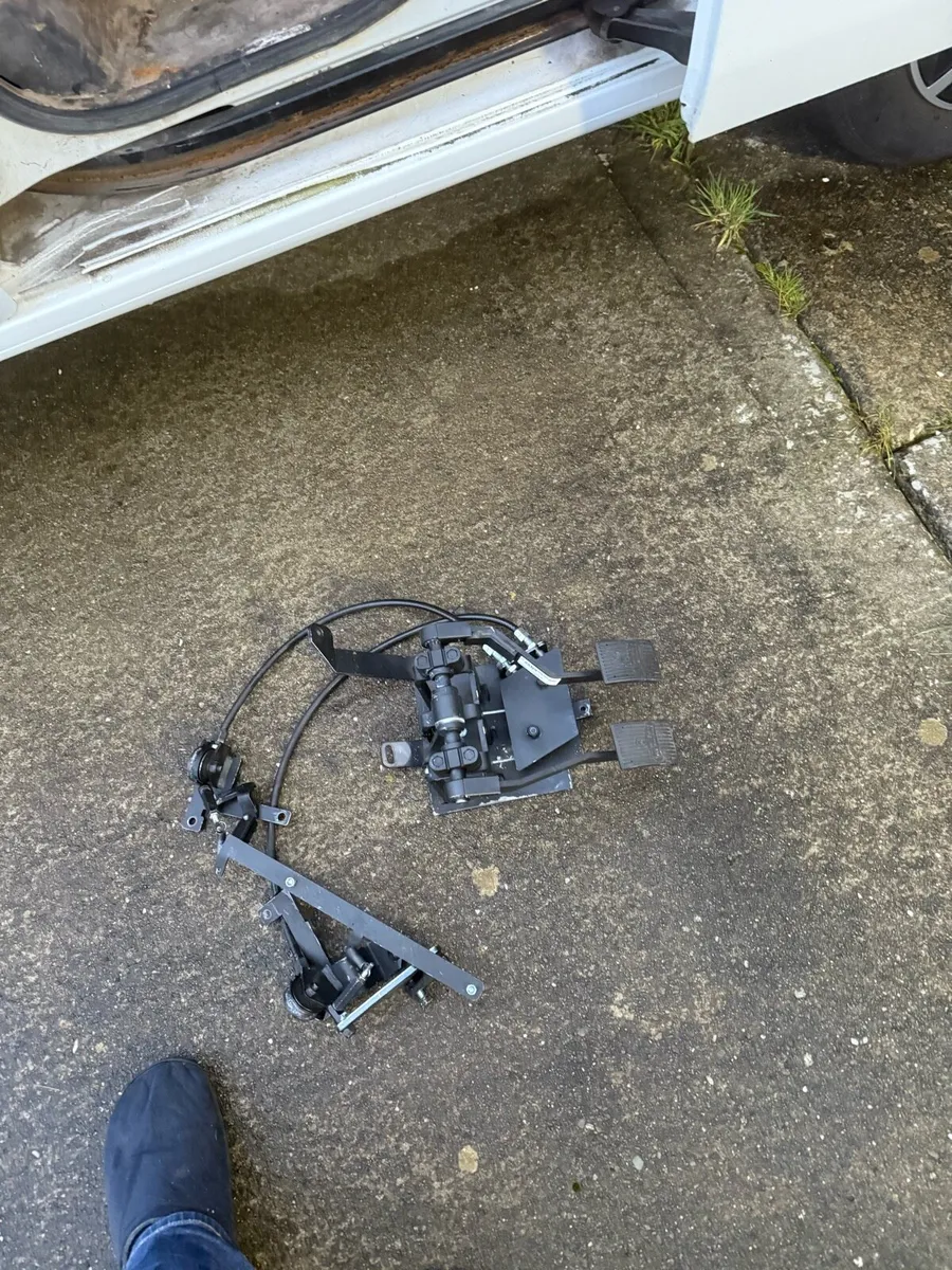 Hey man dual controls - Image 2