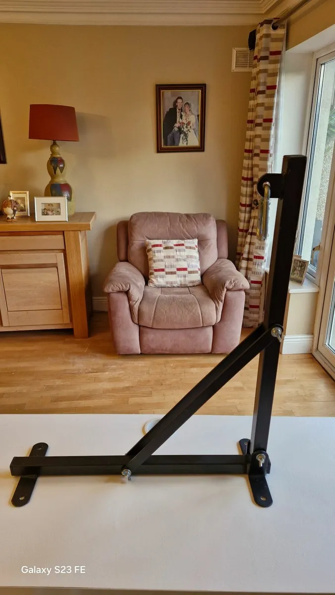 Punch bag and accessories - Image 4