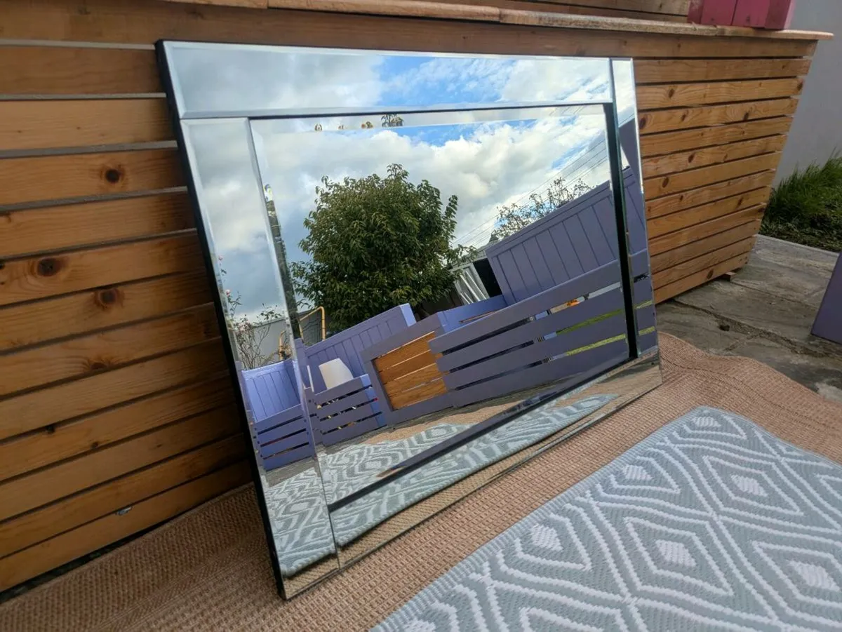 Mirror living room - Image 1