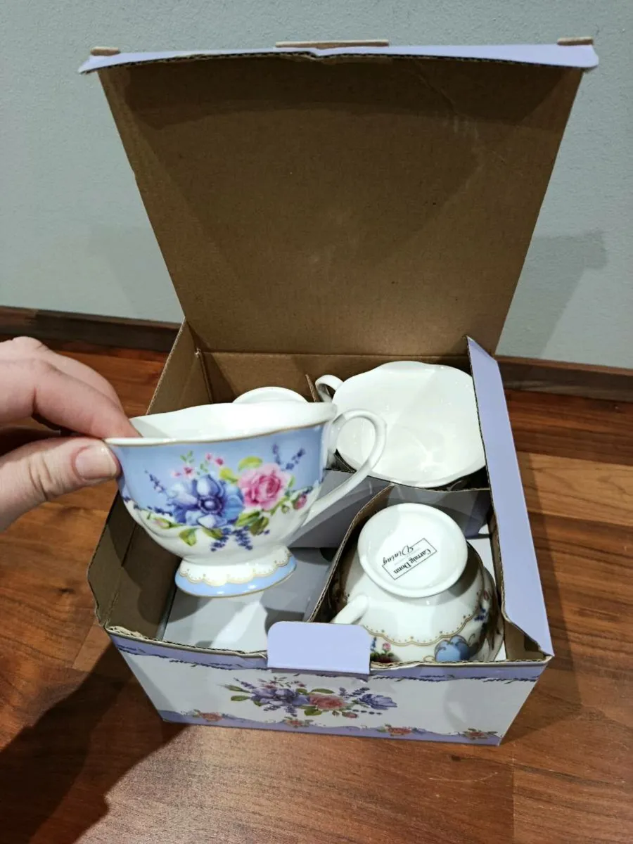 Carraig Donn Dining Set 4 cups and saucers - Image 1