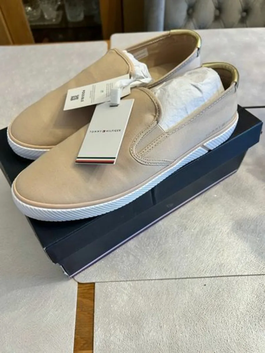 Tommy Hilfiger womens canvas shoes 7.5UK 42EU - Image 1