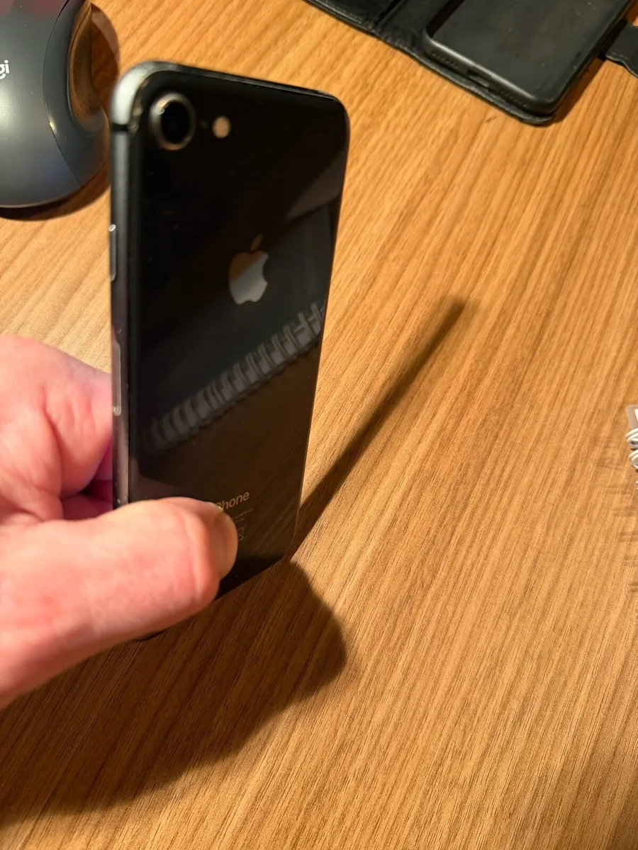 iPhone 8 black - Image 4