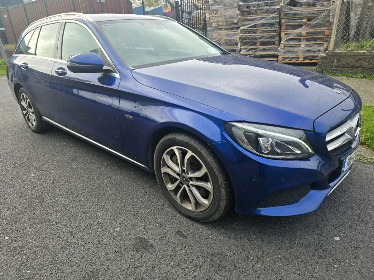 2018 Mercedes-Benz C-Class C350 Plug In Hybrid - Image 3