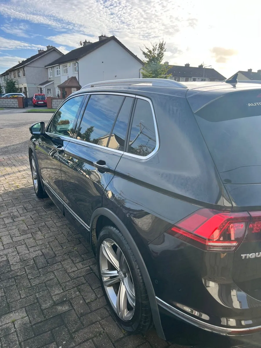 VW Tiguan R-Line 1.4 tsi w/Digital Cluster - Image 4