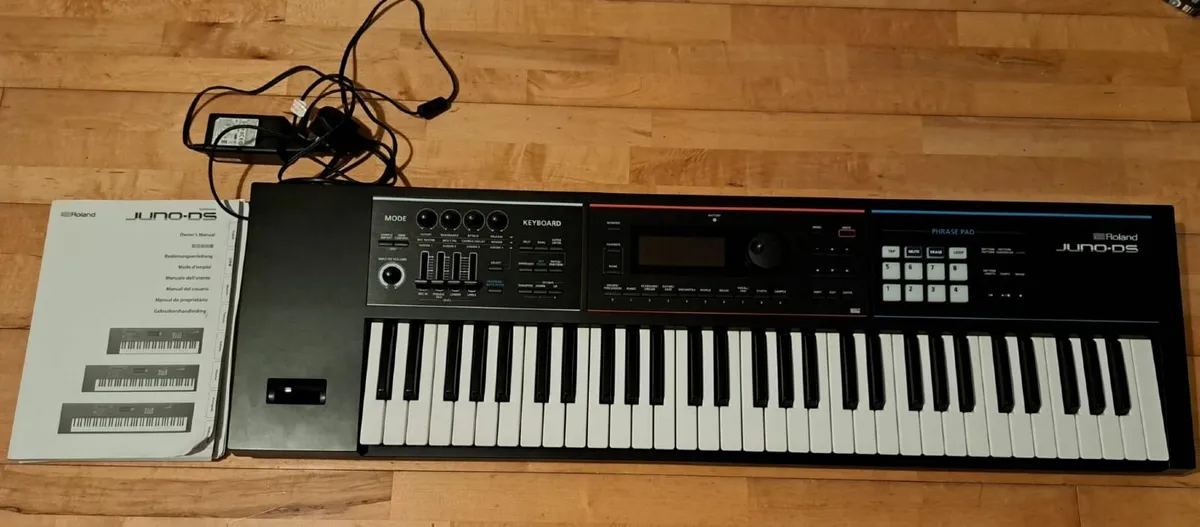 Roland Juno DS 61 synthesiser