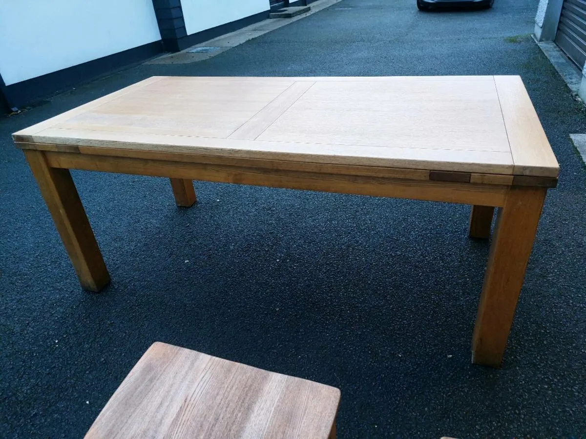 Kitchen table and chairs - Image 1
