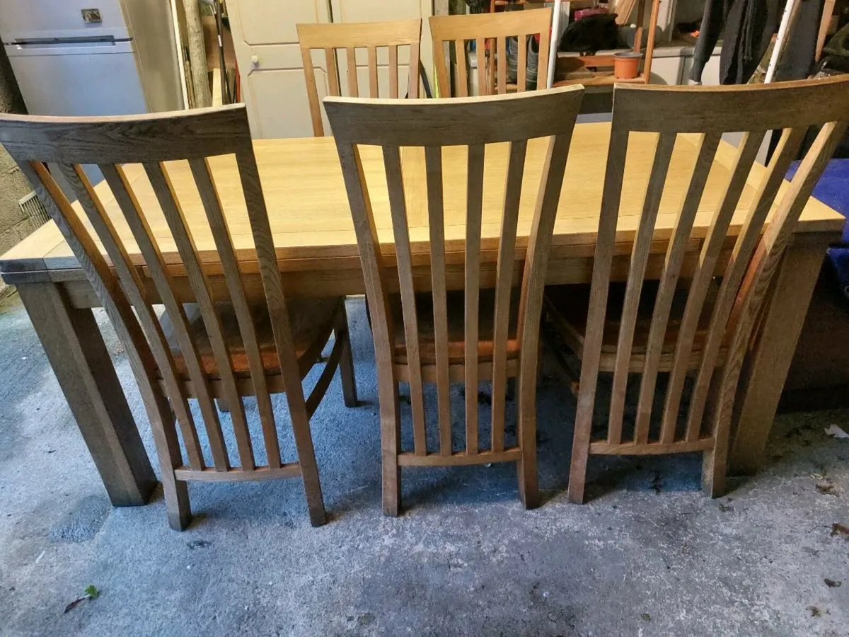 Kitchen table and chairs - Image 2
