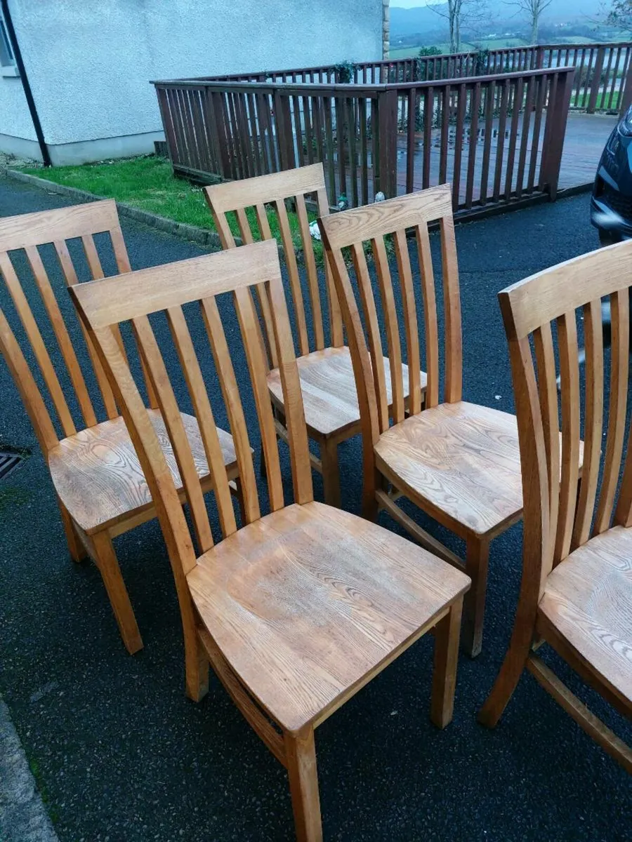 Kitchen table and chairs - Image 3