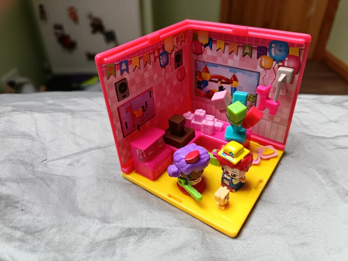 My Mini Mixieq's party play set - Image 1