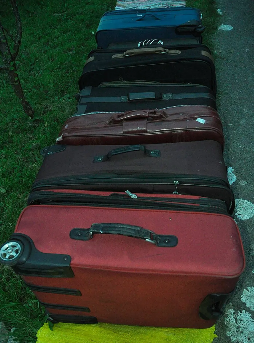 7 Large Suitcases - Image 2