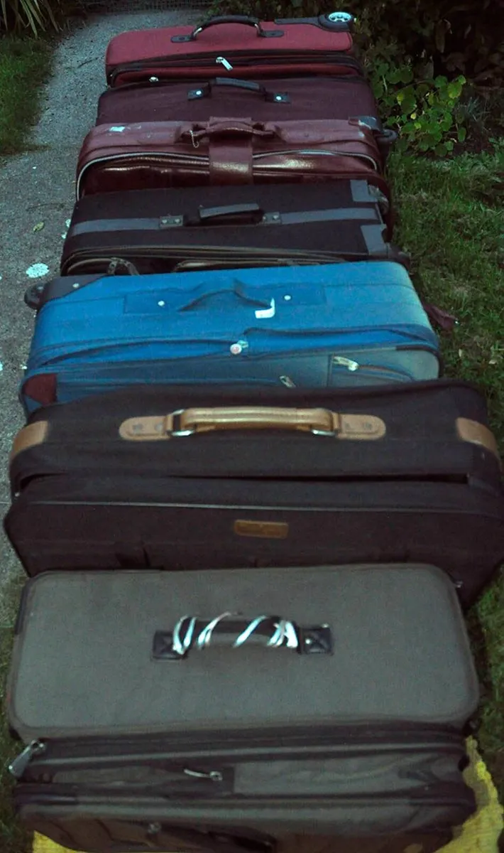 7 Large Suitcases - Image 4