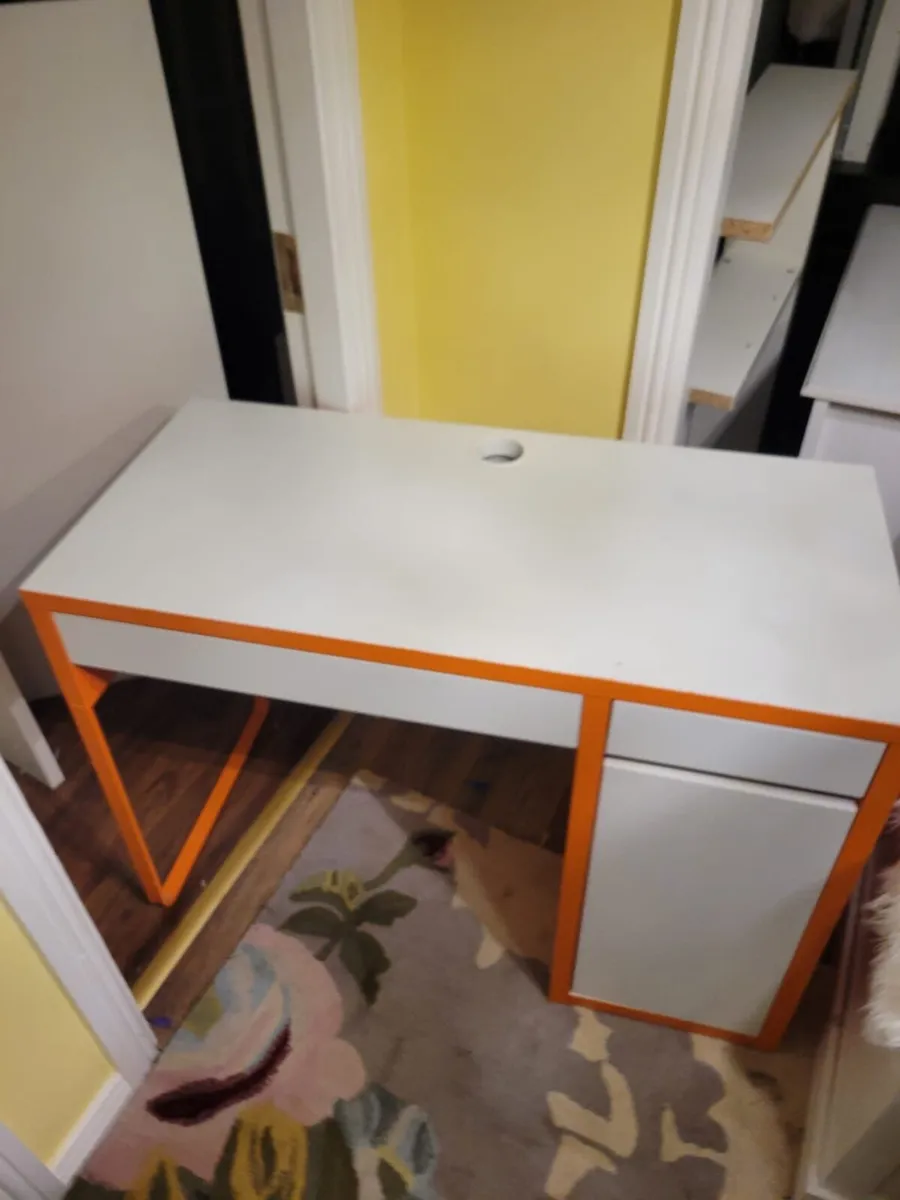 Study desk - Image 2