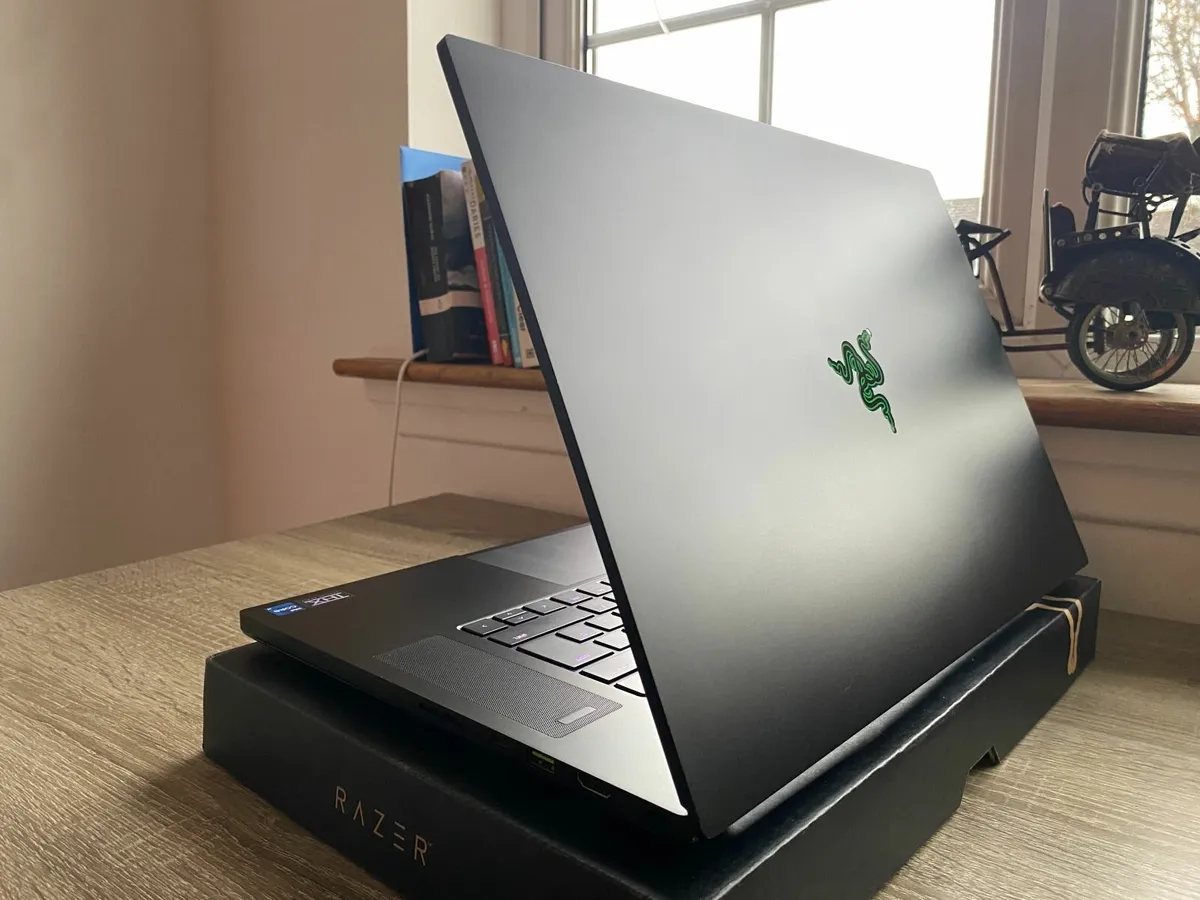 Razer Blade 17" Gaming Laptop 165hz QHD | RTX 3070 - Image 2