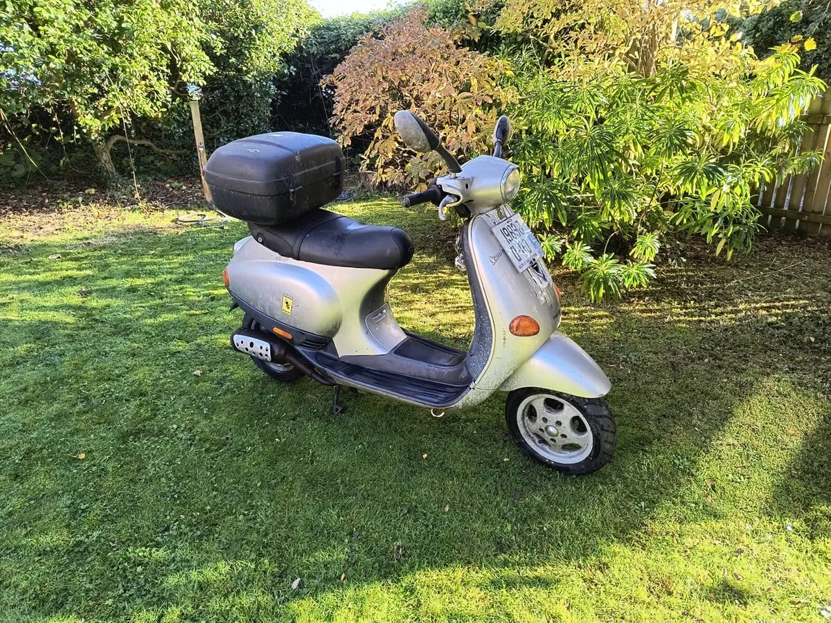 Vespa 50 ET2 year 2000 - Image 1