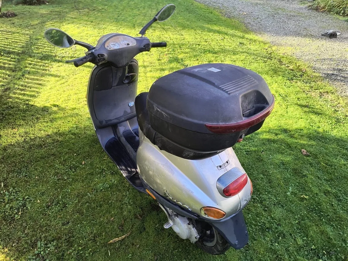 Vespa 50 ET2 year 2000 - Image 3