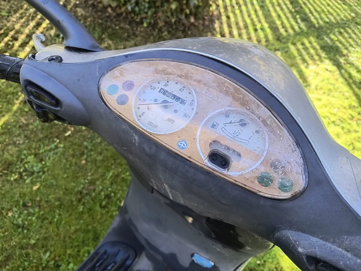 Vespa 50 ET2 year 2000 - Image 4