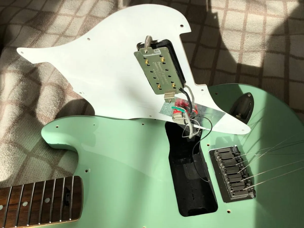 F-Style Stratocaster Tom Delonge Surf Green Electr - Image 3