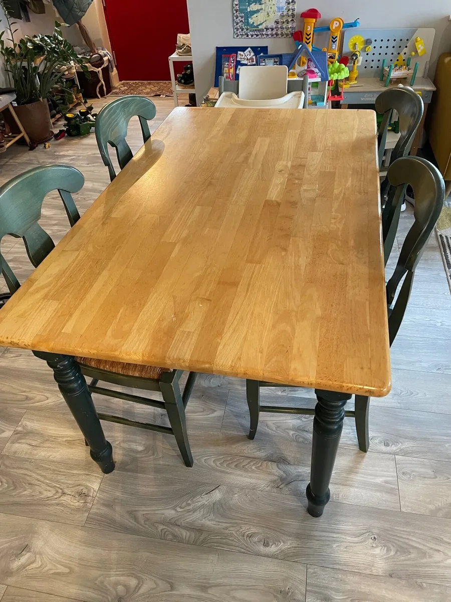 Kitchen table + 6 chairs - Image 1