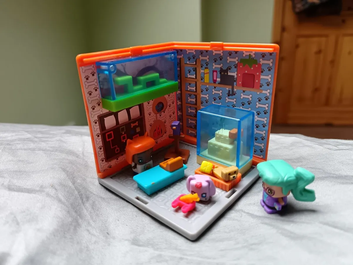 My Mini Mixieq's pet shop play set - Image 1