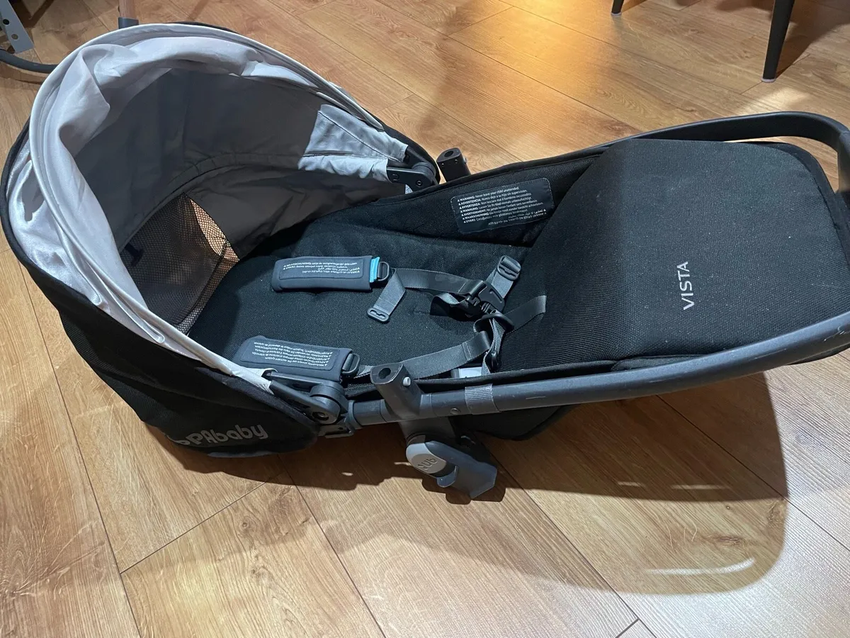 Black rumble seat- Uppababy Vista 2 with adaptors - Image 2