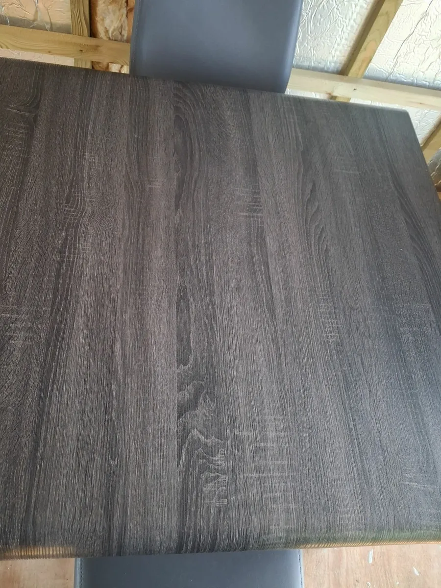 Table and chairs - Image 3