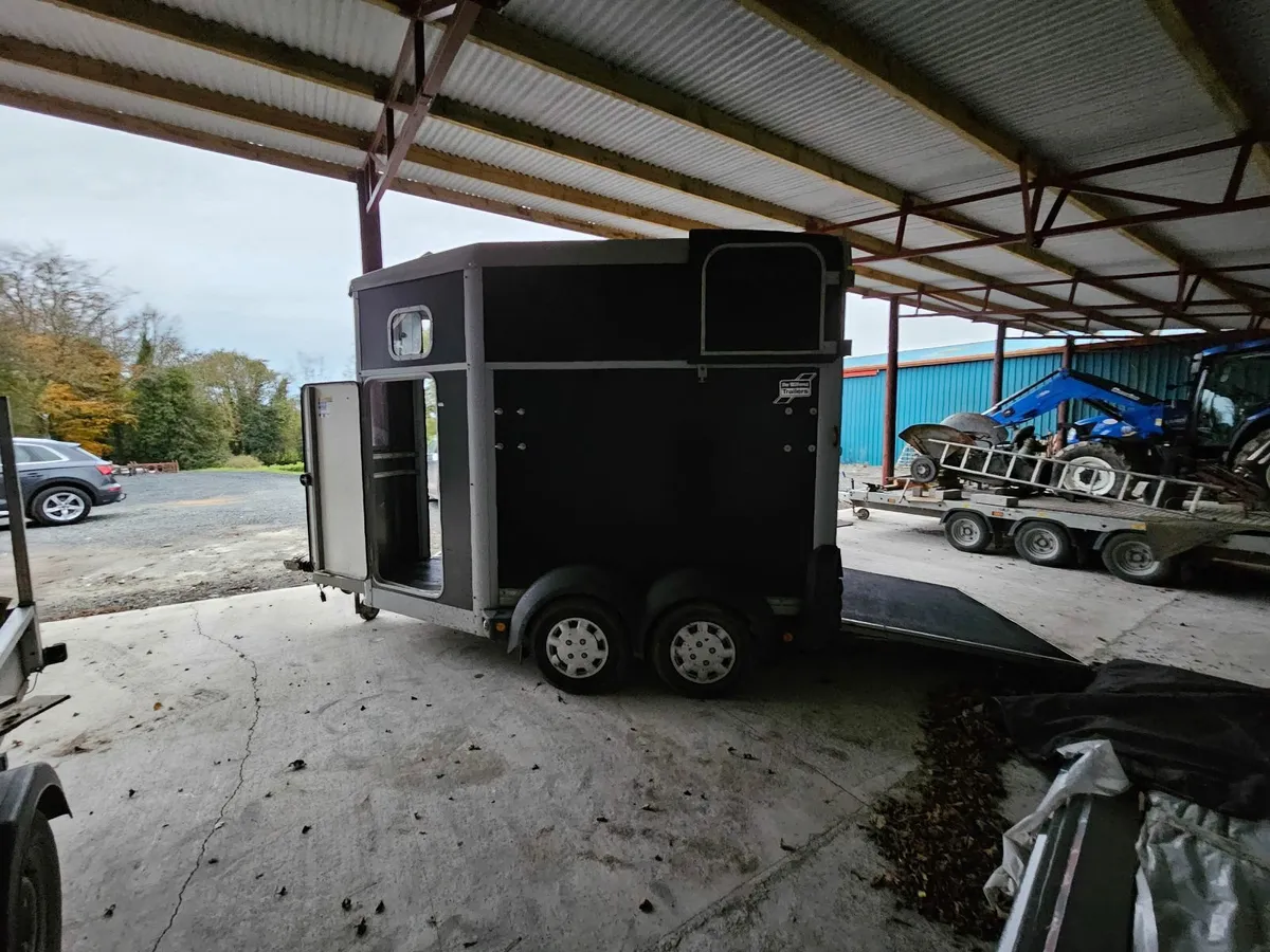 HB506 Ifor Williams Double Horsebox Trailer - Image 3