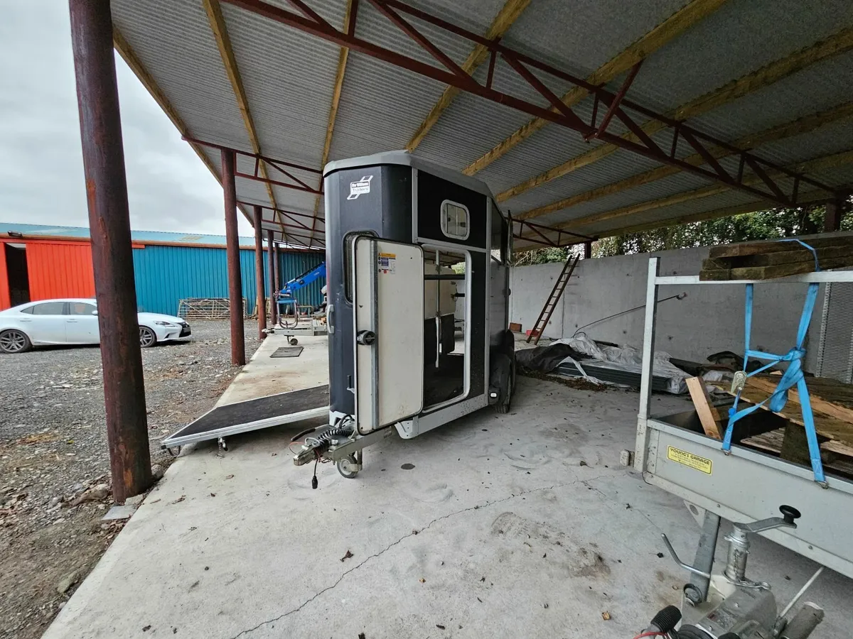 HB506 Ifor Williams Double Horsebox Trailer - Image 4