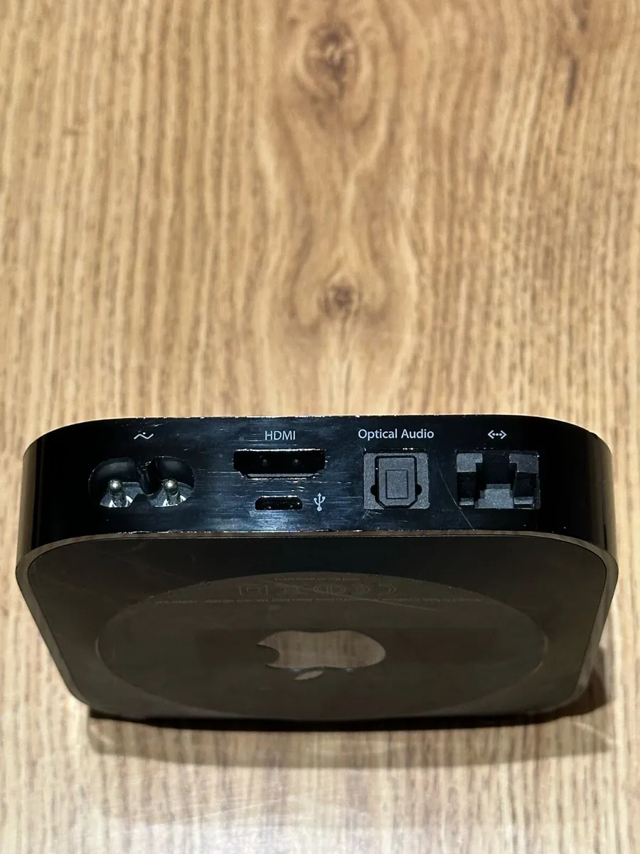 Apple TV 3rd Generation + Remote + HDMI Cable - Image 3