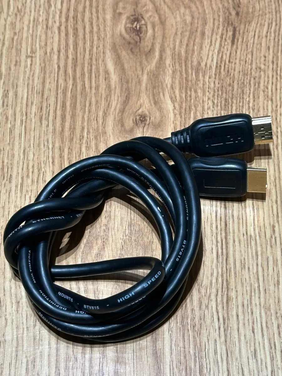 Apple TV 3rd Generation + Remote + HDMI Cable - Image 4